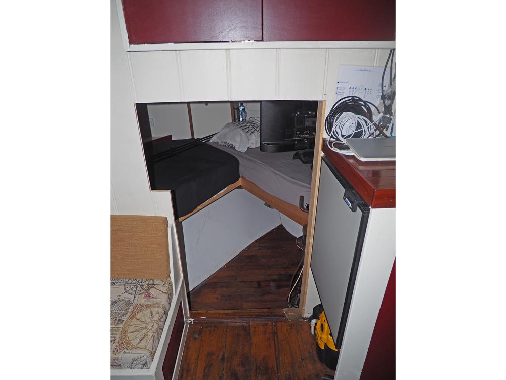 Aft cabin, Accommodation